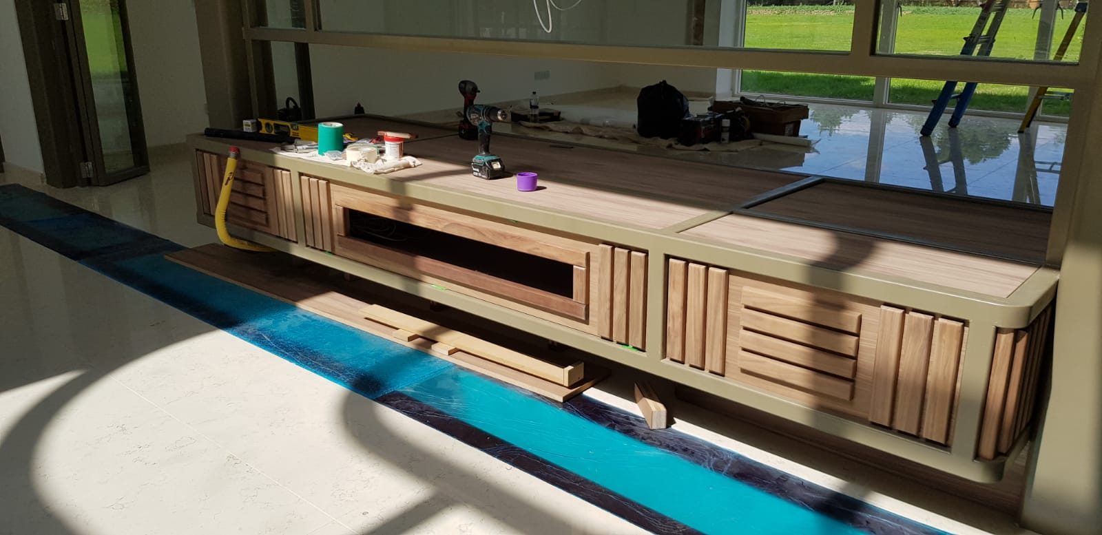 Media unit set into a mirrored recess, Thomas Joinery Services, Bedford