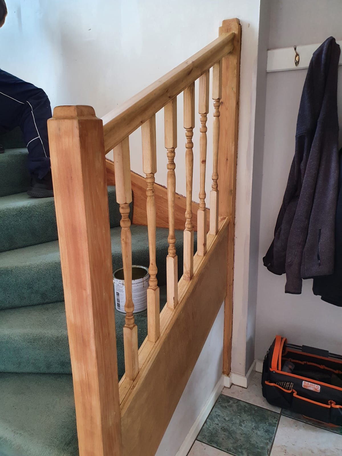 Oak newel post and handrail on a half landing, Thomas Joinery Services, Bedford